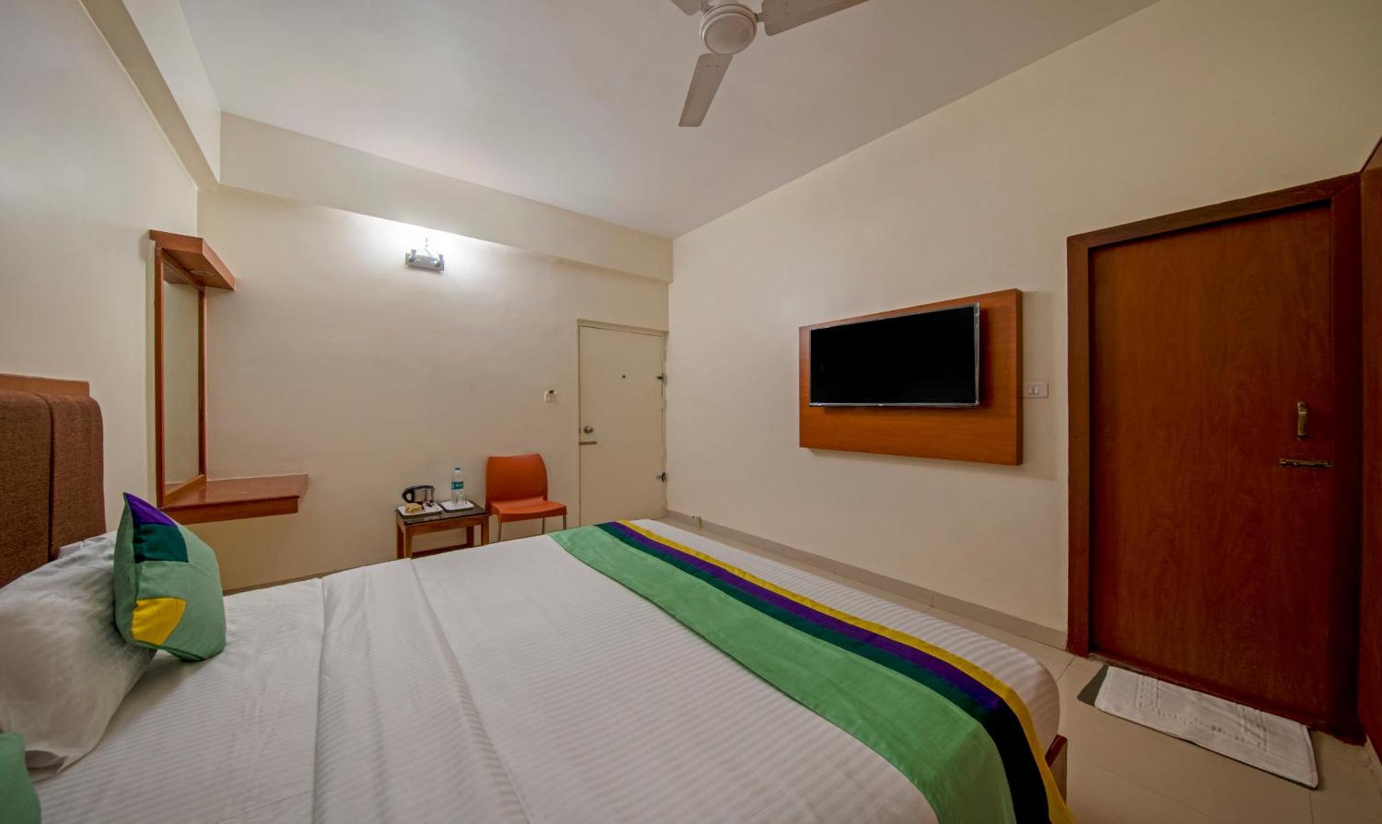 Treebo Sam Residency Hotell Coimbatore Exteriör bild