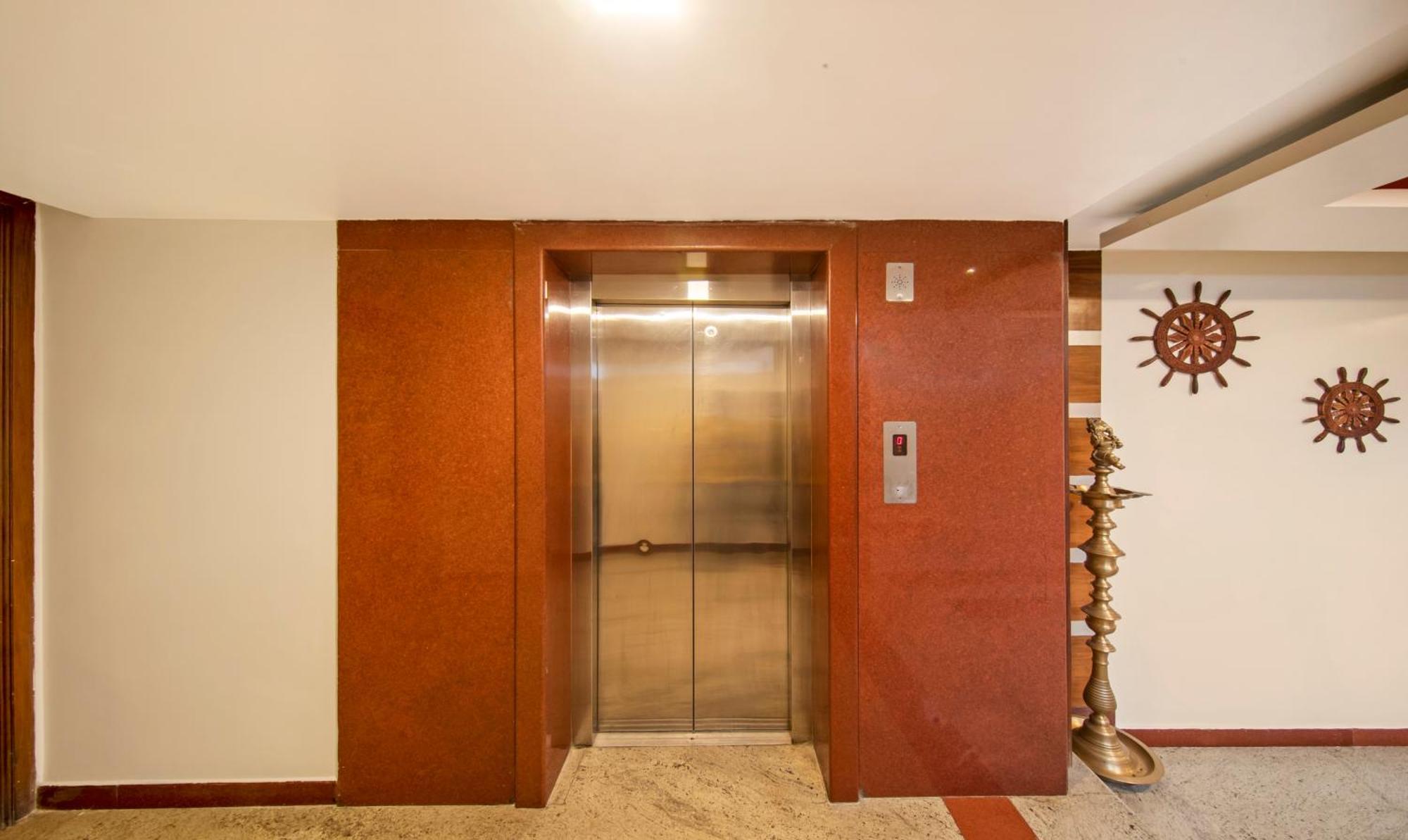 Treebo Sam Residency Hotell Coimbatore Exteriör bild