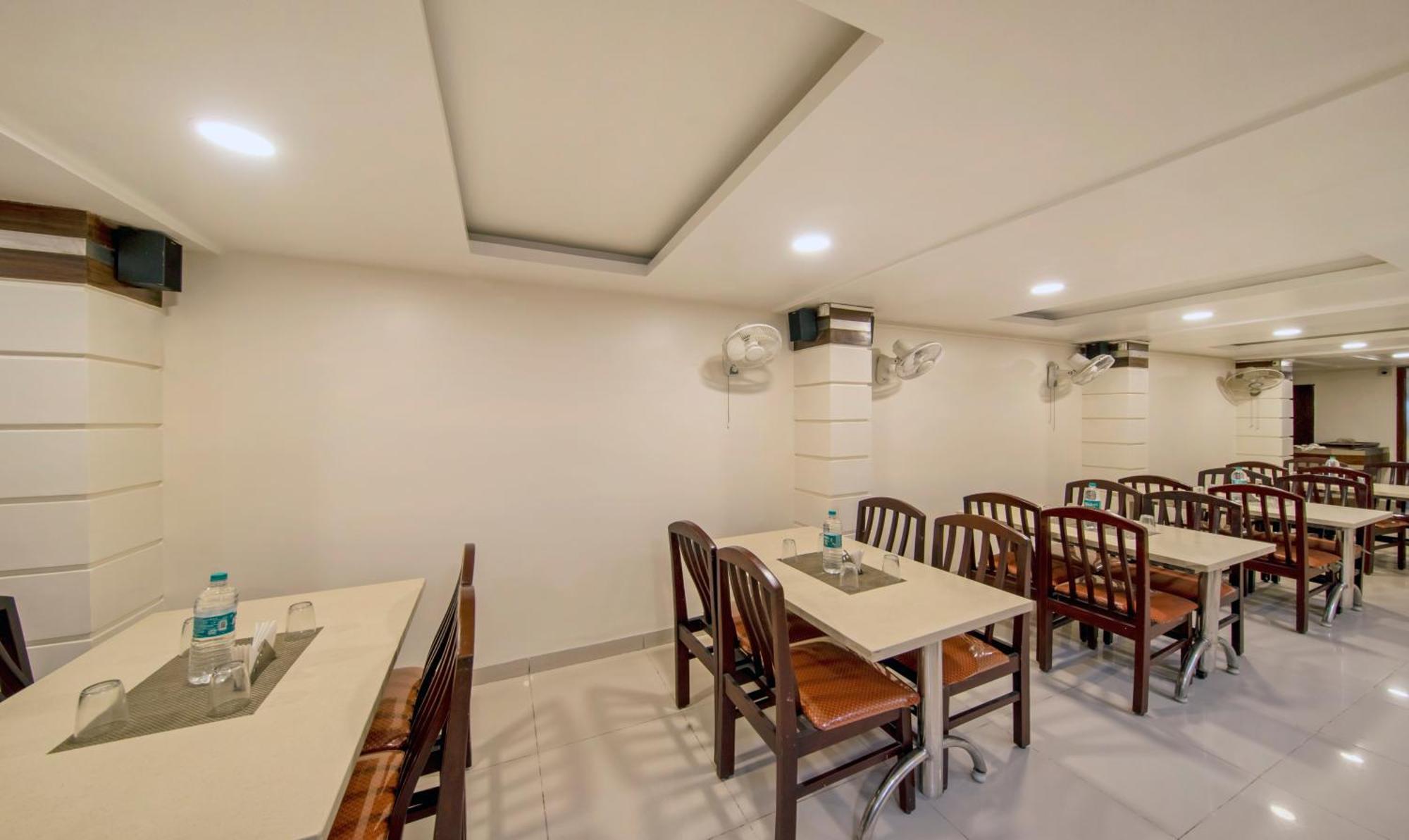 Treebo Sam Residency Hotell Coimbatore Exteriör bild
